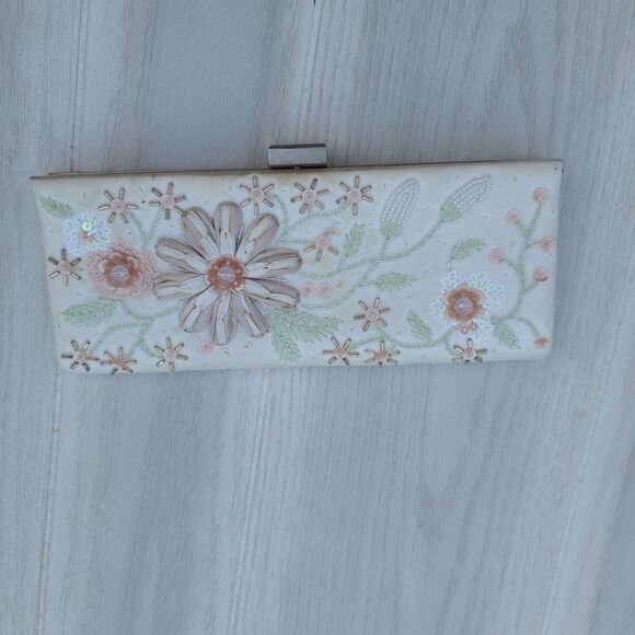 Vintage V2 clasp clutch purse Thin